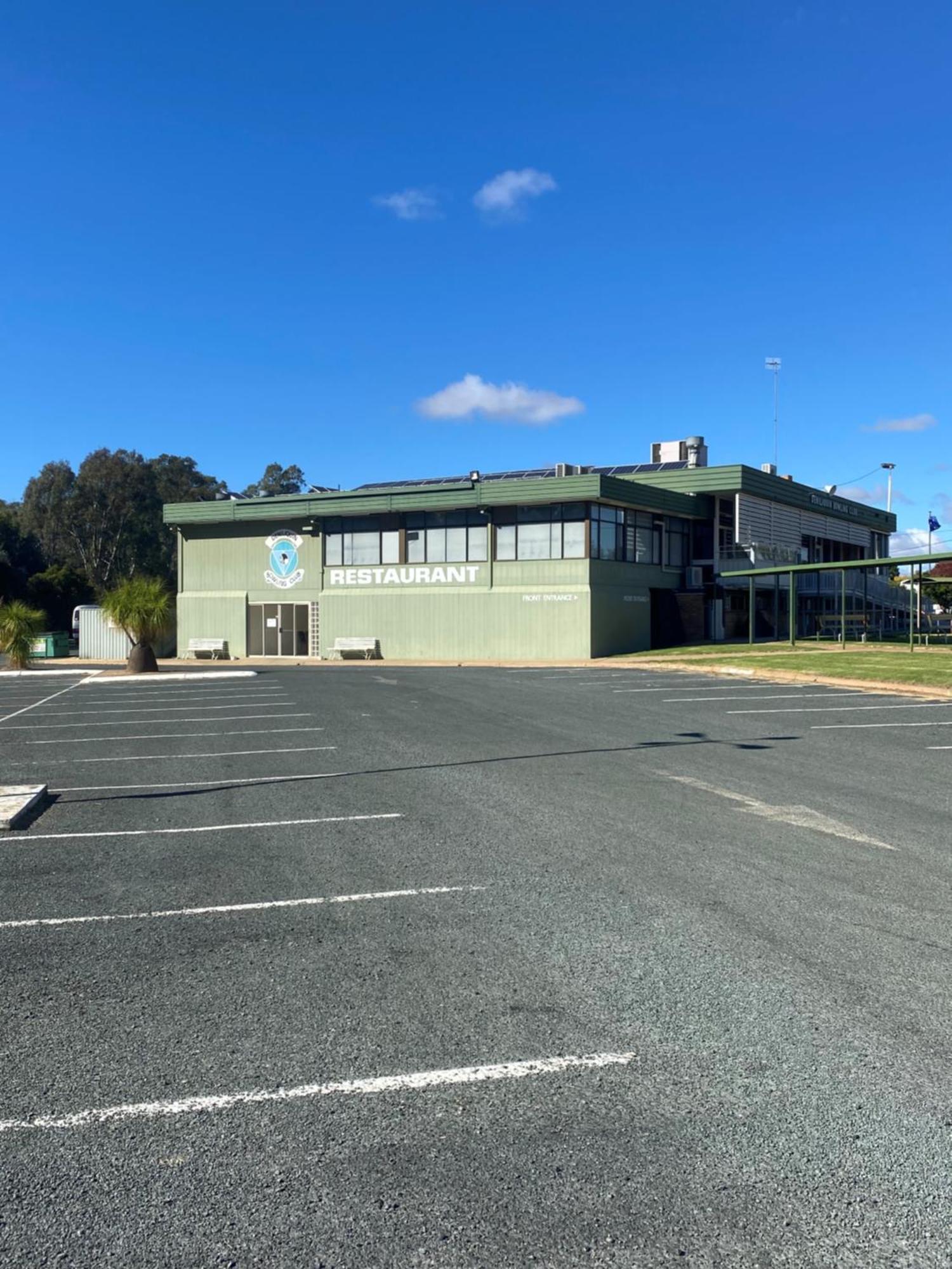 Deniliquin Country Club Motor Inn Экстерьер фото