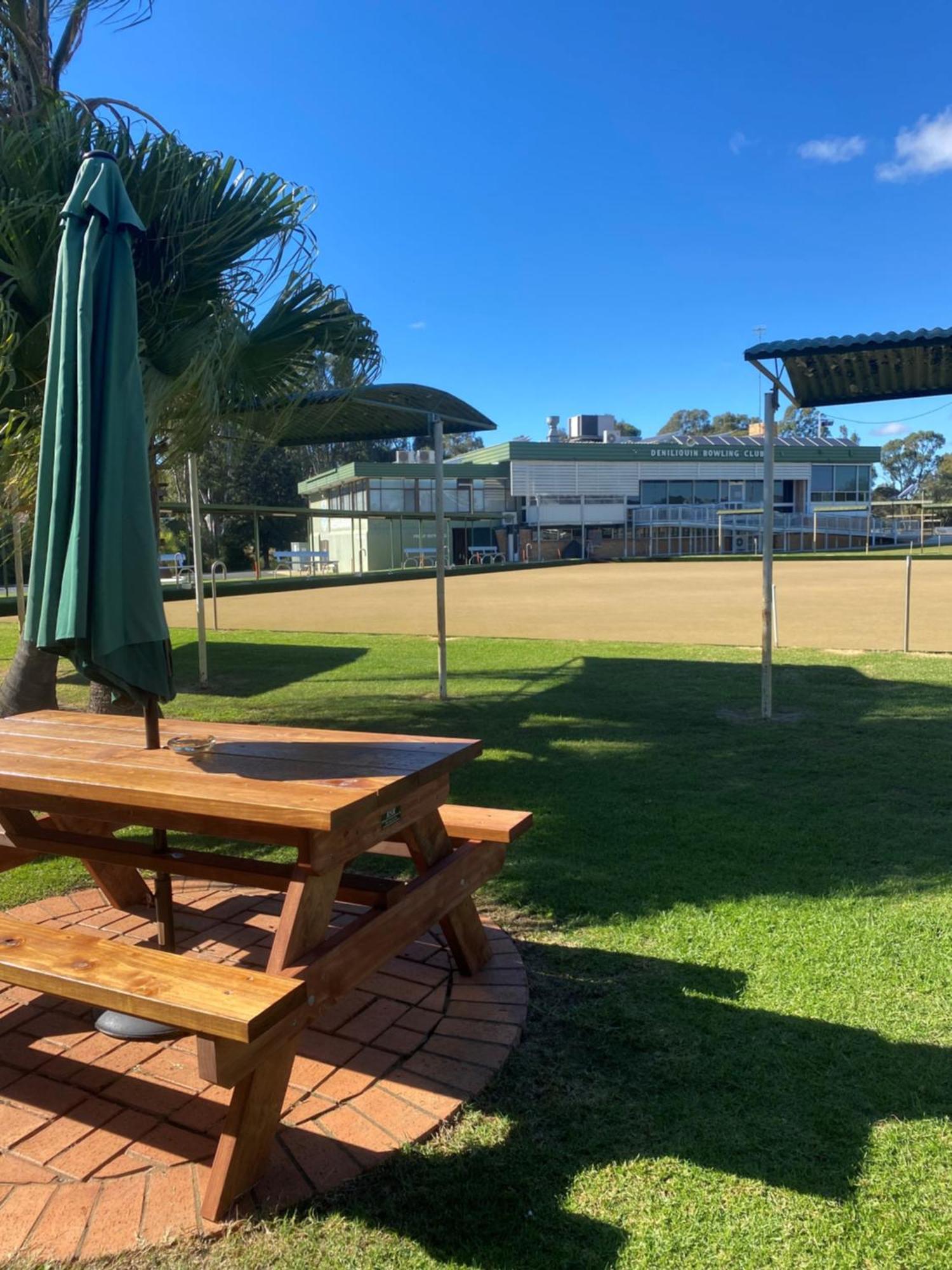 Deniliquin Country Club Motor Inn Экстерьер фото